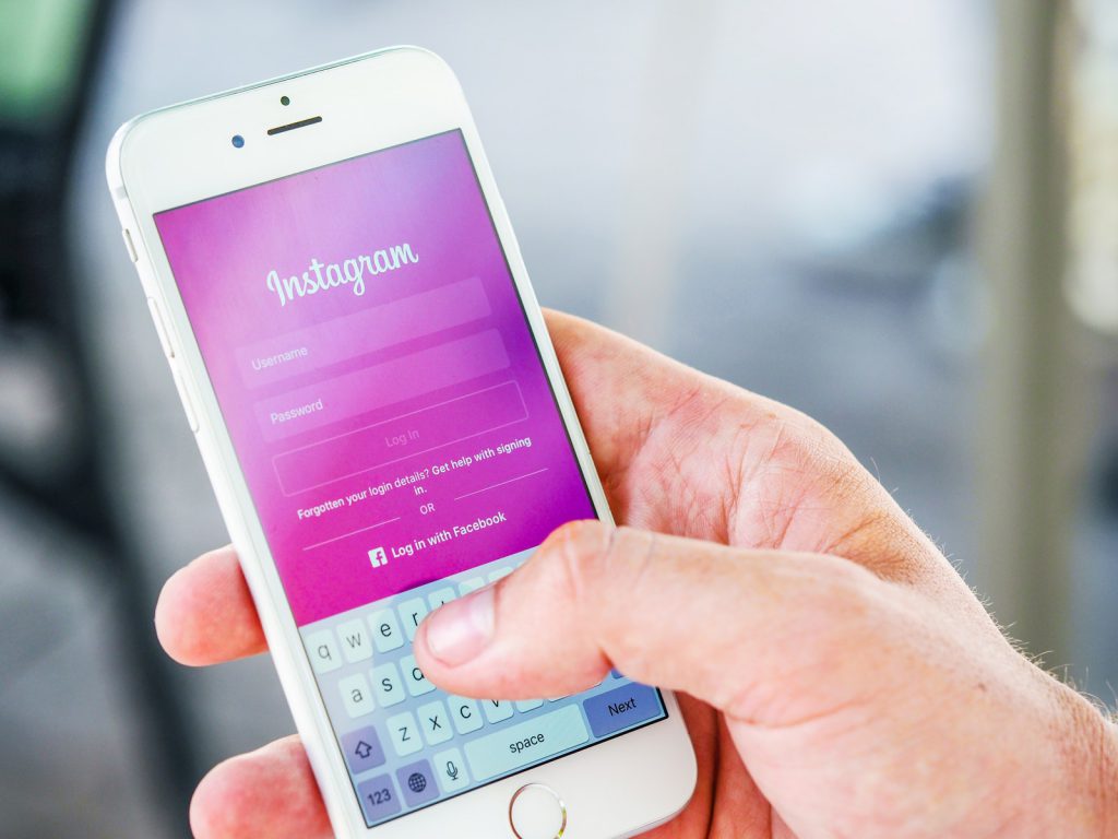 How Much Does It Cost to Build an App Like Instagram